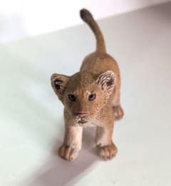 Schleich シュライヒ　（仔）ライオン　動物フィギュアのサムネイル