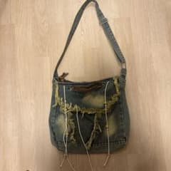 デニム ショルダーバッグ ダメージ加工 フリンジのサムネイル