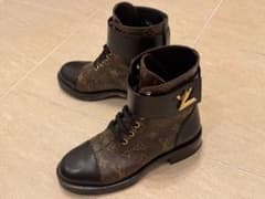 【最終価格】LOUIS VUITTON レディースブーツ LVロック 23cmのサムネイル
