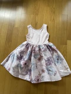 H&M フラワープリント ノースリーブワンピース 122/128のサムネイル