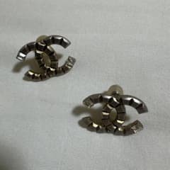め*こ様 CHANELのピアス 刻印アリのサムネイル