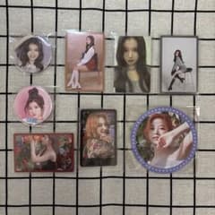 TWICE サナ　トレカ　缶バッチまとめ売りのサムネイル