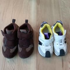 ASICSとIFMEのキッズスニーカー2足セットのサムネイル