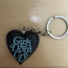 Girls Don't Cry ハートキーホルダー ブラック - メルカリ