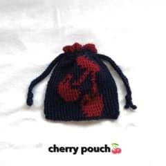 ハンドメイド　さくらんぼの巾着　編み物のサムネイル