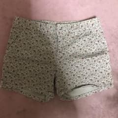 小花柄　ショートパンツのサムネイル