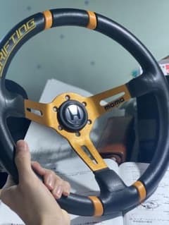 MOMO drifting  35π  ステアリングのサムネイル