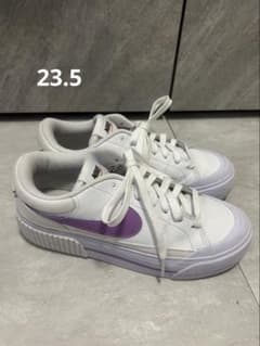 Nike ホワイト/パープル スニーカーのサムネイル