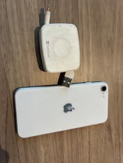Apple iPhone SE 第三世代ホワイト A1822 USBケーブル付き Apple iPhone SE 第三世代ホワイト A1822 USBケーブル付き - メルカリ