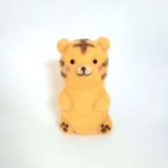 羊毛フェルト とらさんのサムネイル