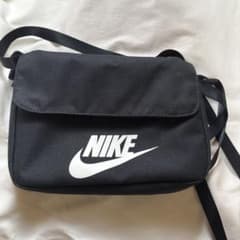 ナイキ NIKE レベルクロスボディバッグ ブラック  CW9300-010のサムネイル