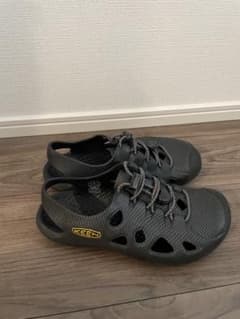 【美品】KEEN ブラック サンダル 21センチのサムネイル