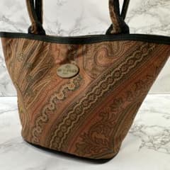 ほぼ未使用品 COTOO コトゥー フリル 牛革 本革 レザー