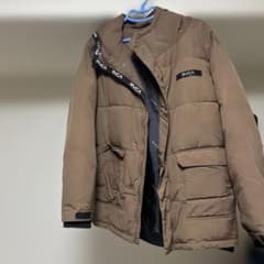 RVCA フード付きダウンジャケット ブラウンのサムネイル