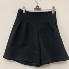 【値下げ】黒 タック入り ハーフパンツのサムネイル