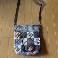 おばあちゃんのハンドメイド パッチワーク ショルダーバッグ ポシェットのサムネイル