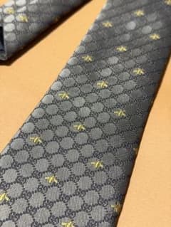 た*い様 GUCCI 蜂モチーフ ネクタイ 148 x 7 cm - メルカリ