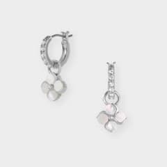新品未使用】ヴァンドーム青山/シェルフラワー ピアス（2way） - メルカリ