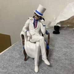 怪盗キッド フィギュア　椅子座りのサムネイル