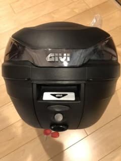 送料無料 GIVI B27N 限定カラー スモーク 容量27L 欠品無しのサムネイル