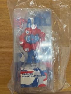 LABUBU MYAKU-MYAKU フィギュアのサムネイル