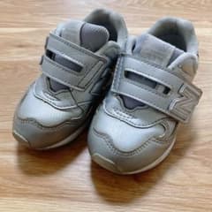 newbalance ベビーシューズ　15㎝　シルバーのサムネイル