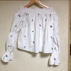 オフショルブラウスのサムネイル