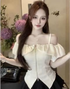 新品未使用♡ 白 オフショル フリル トップス 韓国系 ガーリー デート服のサムネイル