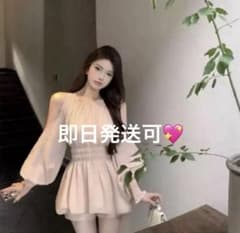 ミニワンピース ベージュ 韓国 ワンホン　肩出しフレアセットアップ miu系のサムネイル