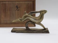 銅器　兎(大) 津田永寿作　作家物　置物　共箱　送料込み260422 銅器 兎(大) 津田永寿作 作家物 置物 共箱 送料込み260422 - メルカリ