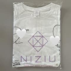 NiziU　直筆サイン入りᎢシャツ　DAM y*i様 NiziU 直筆サイン入りᎢシャツ DAM - メルカリ
