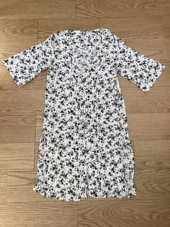 レディース　GU Sサイズ　花柄　半袖ロングシャツのサムネイル