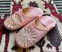 FatimaMoroccoファティマモロッコ刺繍入り レザーバブーシュ ピンクのサムネイル