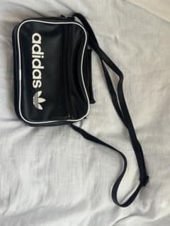 adidas ショルダーバッグ ブラックのサムネイル