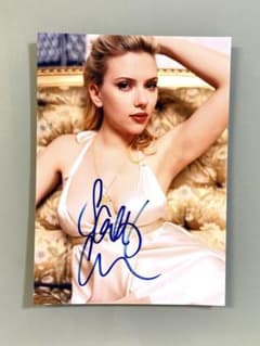 スカーレット・ヨハンソン直筆サイン入り超 特大写真…幸せへのキセキ… セール中…スカーレット・ヨハンソン直筆サイン2Lサイズ写真… - メルカリ