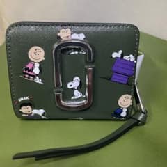 ahyo様専用　マークジェイコブスSNOOPY二つ折り財布のサムネイル