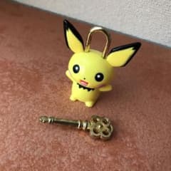ポケモン ピチュー 鍵 南京錠 ロック 平成 レトロ ガチャ - メルカリ