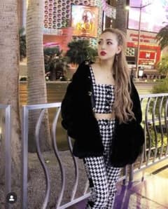 【即購入不可】MIRROR9 Ariana Black fur coatのサムネイル