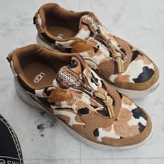 UGG ジップスニーカーのサムネイル
