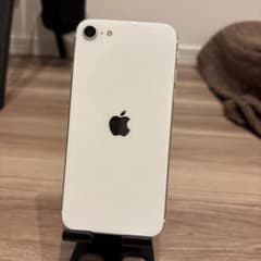 Apple iPhone SE2 ホワイト 64GB 【美品中古】のサムネイル