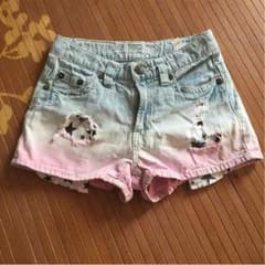 ダメージ加工のショートパンツのサムネイル