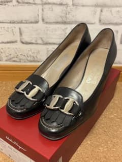 Salvatore Ferragamo ブラック パンプス ガンチーニ 9D - メルカリ