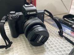 Canon EOS Kiss M2 ダブルズームキット ブラックのサムネイル