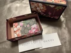 ❤︎GUCCIグッチ花柄二つ折り財布❤︎のサムネイル