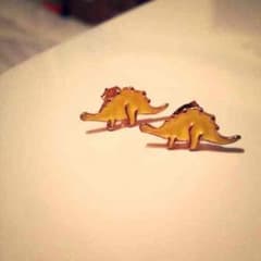 恐竜＊ピアスのサムネイル