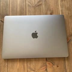 macbook pro 2017 13インチ 8G 256G 本体と充電器のサムネイル