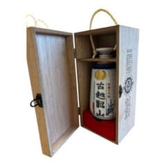 古越龍山 1950年醸造 陶器ボトル 箱付き 未開栓】古越龍山 20年 陳醸 紹興酒 陶器ボトル 木箱入り - メルカリ