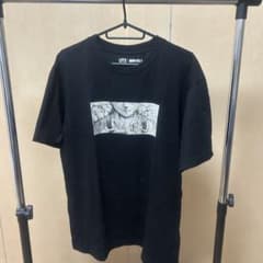良品 ユニクロ 進撃の巨人 Tシャツ M 黒 リヴァイのサムネイル