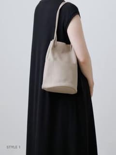 evam eva drawstringbagバケツ型ショルダーバッグ グレージュ - メルカリ