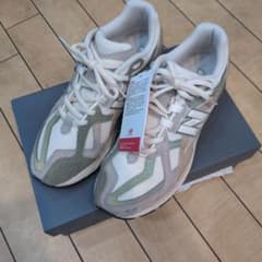 New Balance 1906 スニーカー ホワイト/グリーン 抹茶 ワサビ - メルカリ